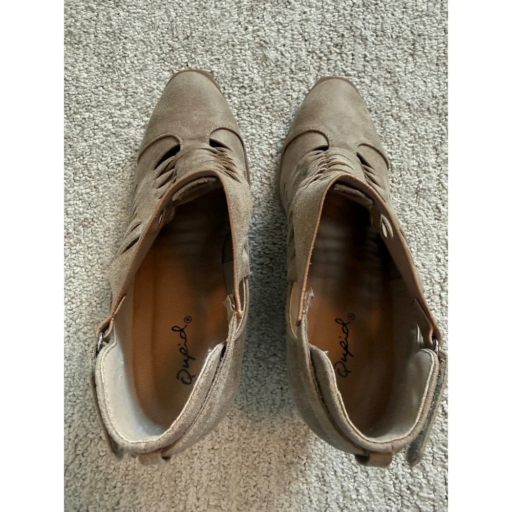 Qupid Taupe Suede Cutout Ankle Bootie Heel Sz 6 –‎ Cute Western Boho Vibes